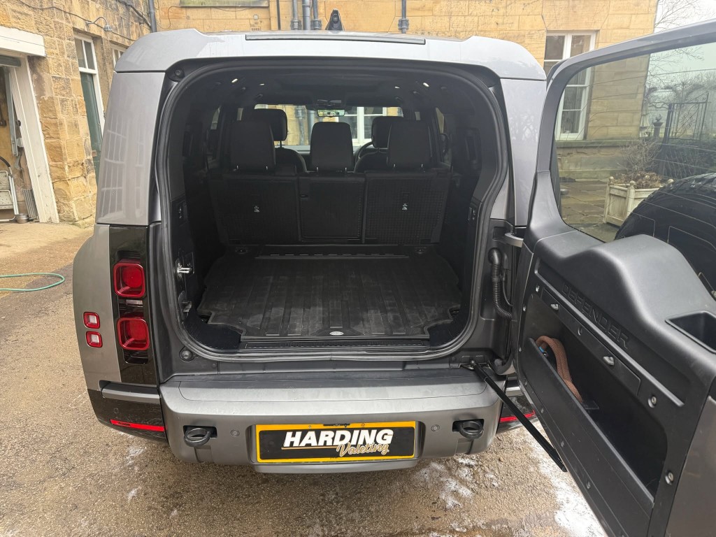 Defender 110 boot after — clean rubber liner and spotless boot area
